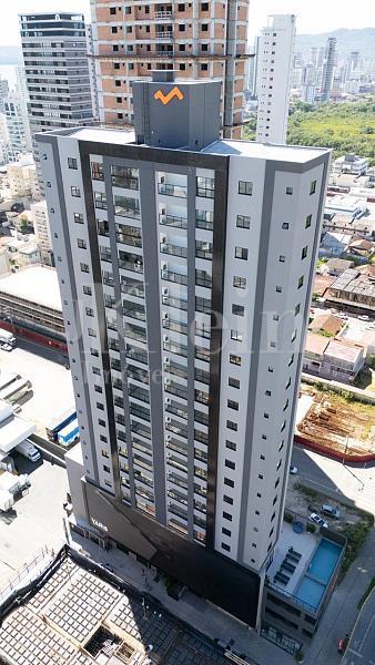 Fachada do Yaris Residencial na Meia Praia em Itapema