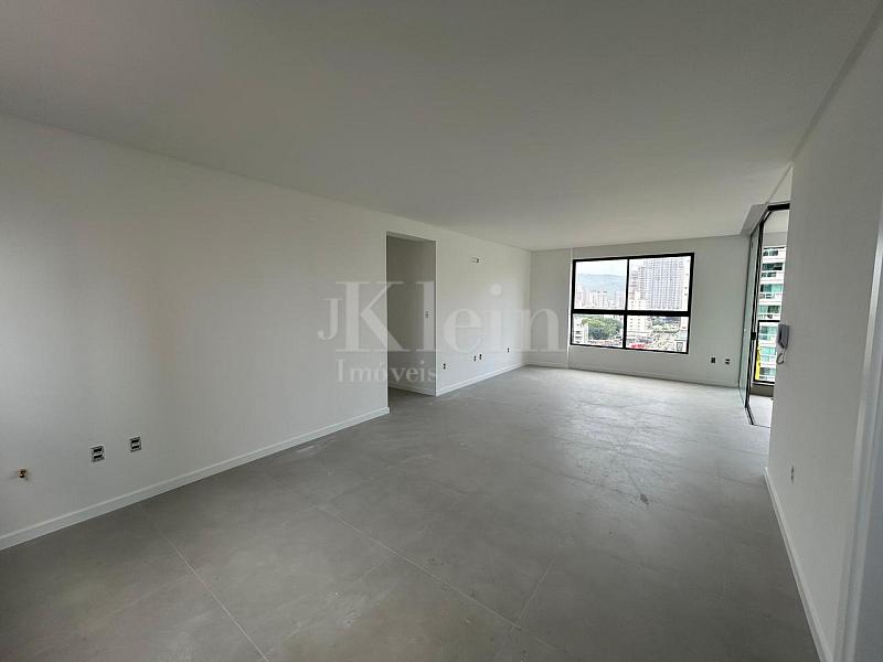 Living do apartamento do Yaris Residencial na Meia Praia em Itapema