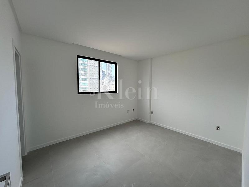 Su�te do apartamento do Yaris Residencial na Meia Praia em Itapema