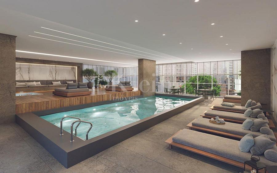 Piscina aquecida interna do empreedimento Ametista Home Club em Meia Praia Itapema