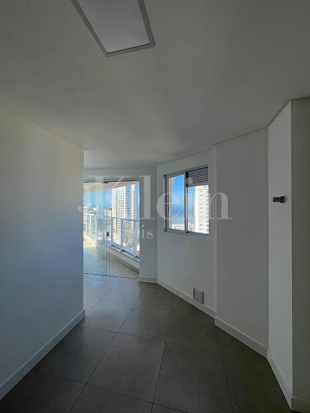 Living do apartamento do Gran Vittoria Residenziale no Morretes em Itapema