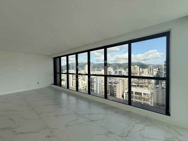 Living do apartamento do Villa Italia Residence na Meia Praia em Itapema