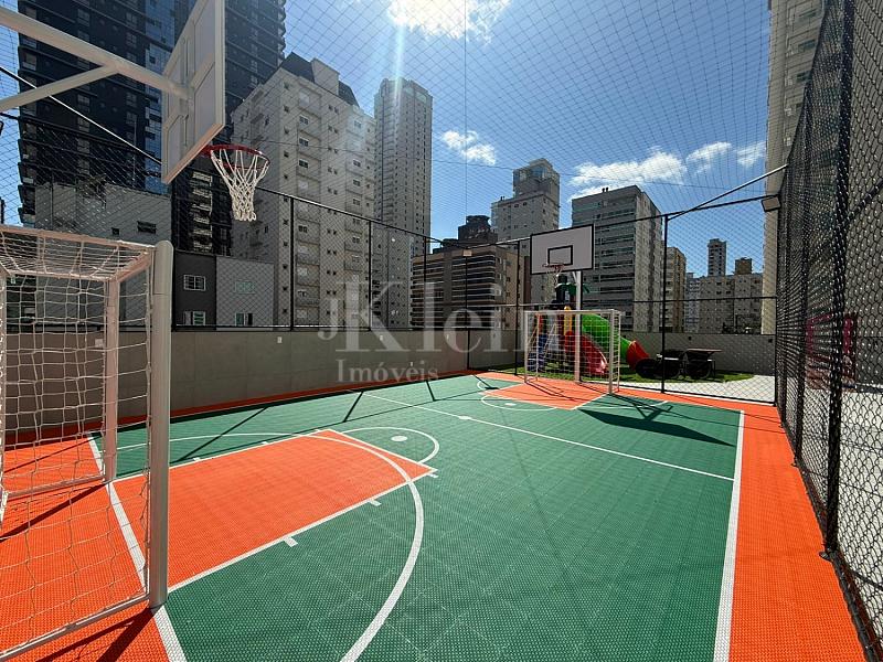 Quadra de esportes do Villa Italia Residence na Meia Praia em Itapema