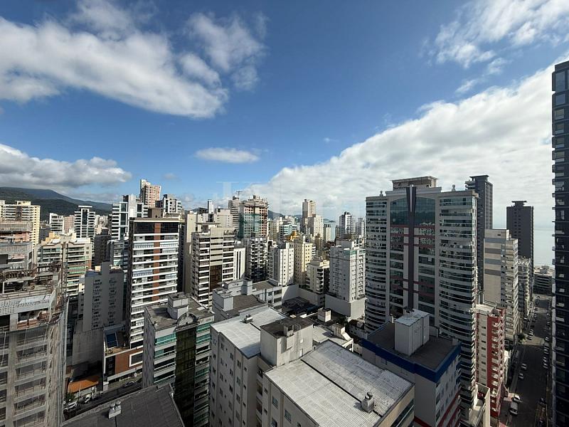 Vista mar do apartamento do Villa Italia Residence na Meia Praia em Itapema