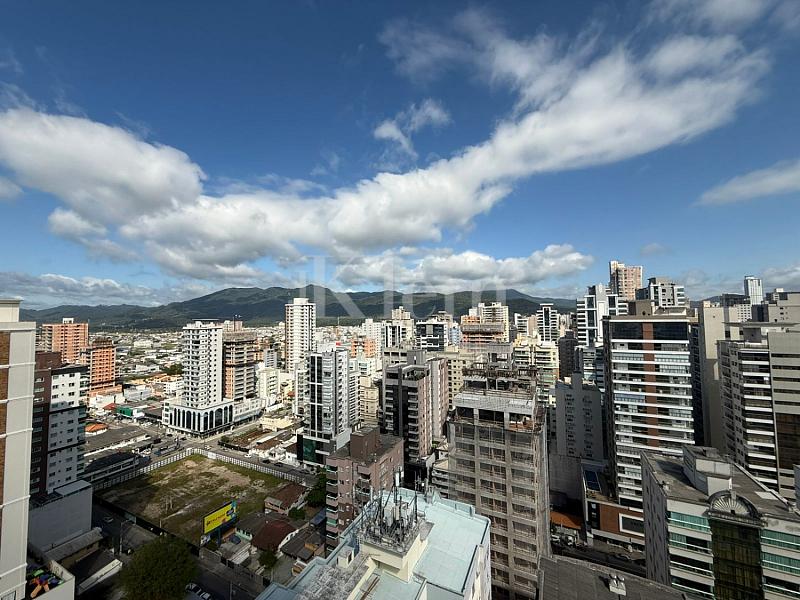 Vista para cidade do apartamento do Villa Italia Residence na Meia Praia em Itapema