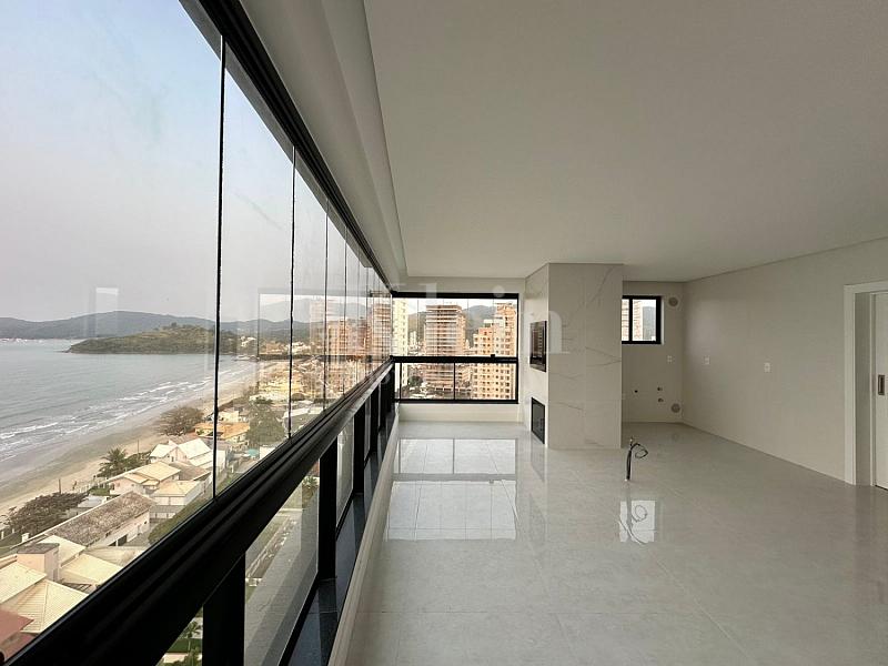 Vista mar sacada do apartamento do Torri Di Mare Residenziale no Balne�rio Perequ� em Porto Belo