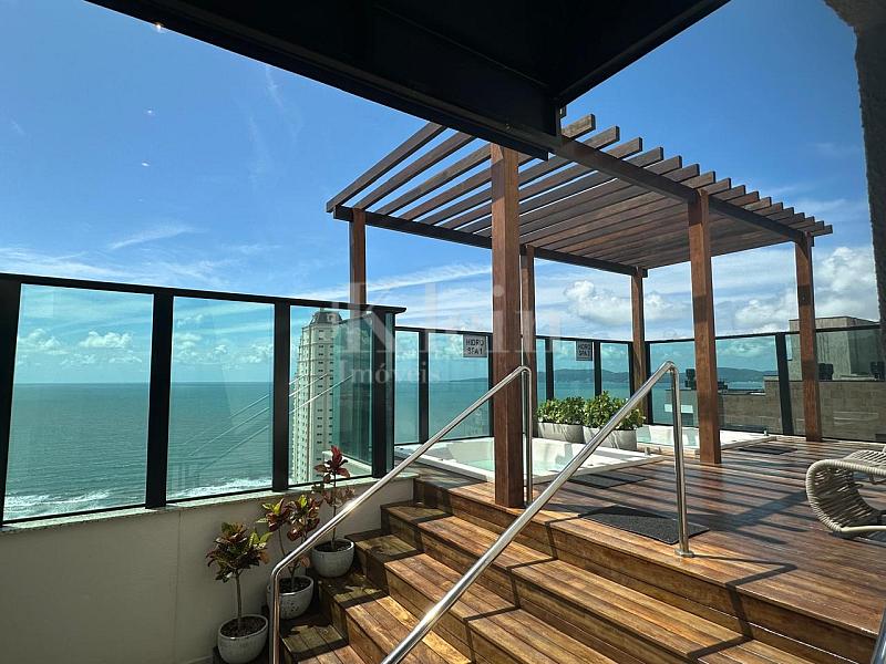 Jacuzzi no Rooftop do Edif�cio Belle Maison em Itapema