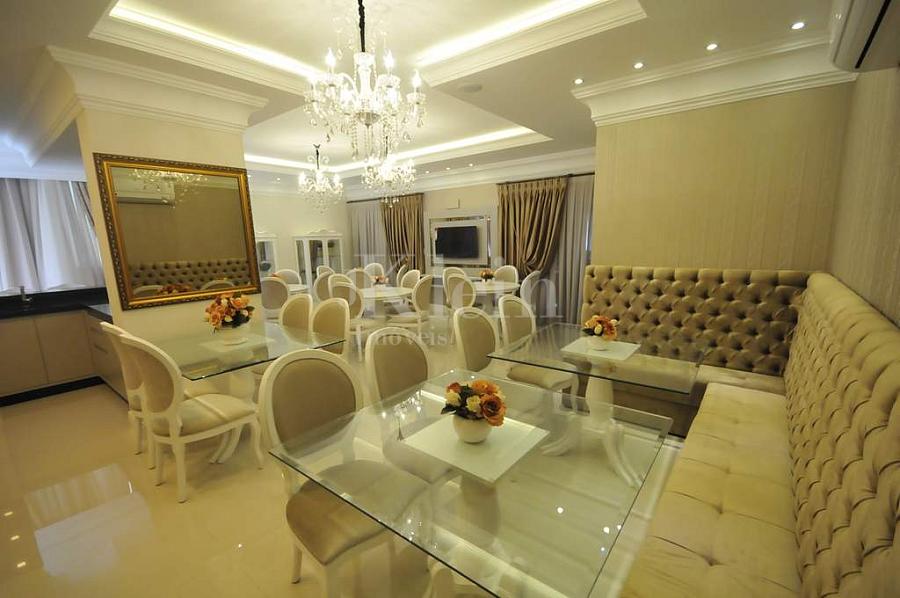 Sal�o de festas do Via Veneto na Meia Praia em Itapema