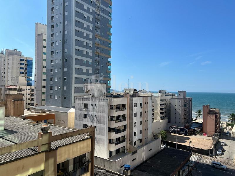 Vista mar da sacada do apartamento no Via Veneto na Meia Praia em Itapema