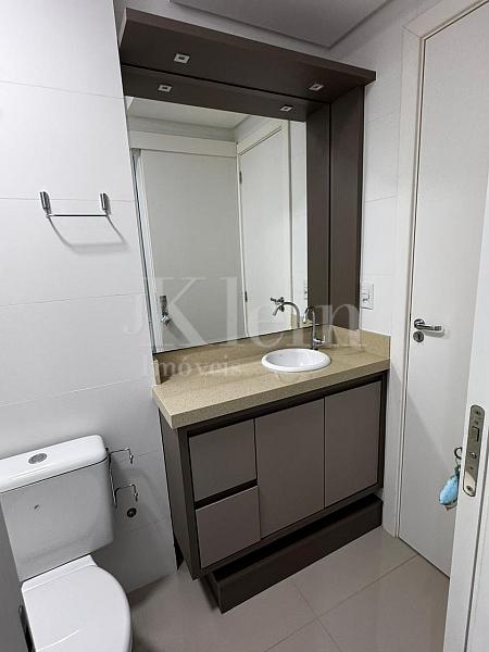 Banheiro do apartamento no SC Marine Residence na Meia Praia em Itapema