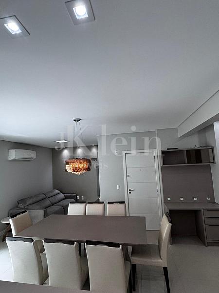 Living do apartamento no SC Marine Residence na Meia Praia em Itapema