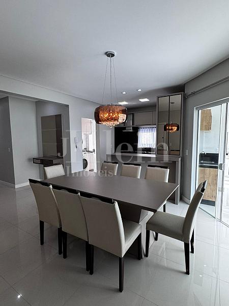 Living do apartamento no SC Marine Residence na Meia Praia em Itapema