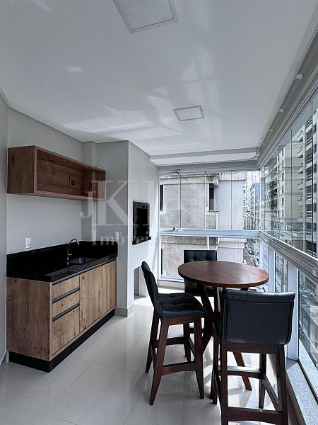 Sacada do apartamento no SC Marine Residence na Meia Praia em Itapema