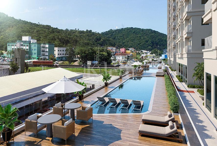 Piscina do Classic Home Club em Cambori�