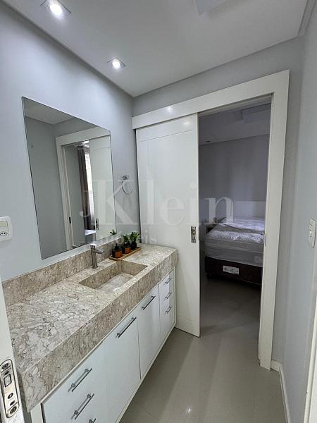 Banheiro da su�te do apartamento do Diamante Residence na Meia Praia em Itapema
