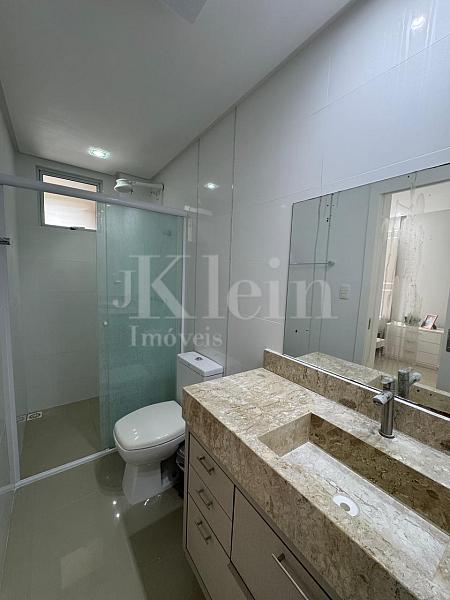 Banheiro da su�te do apartamento do Diamante Residence na Meia Praia em Itapema