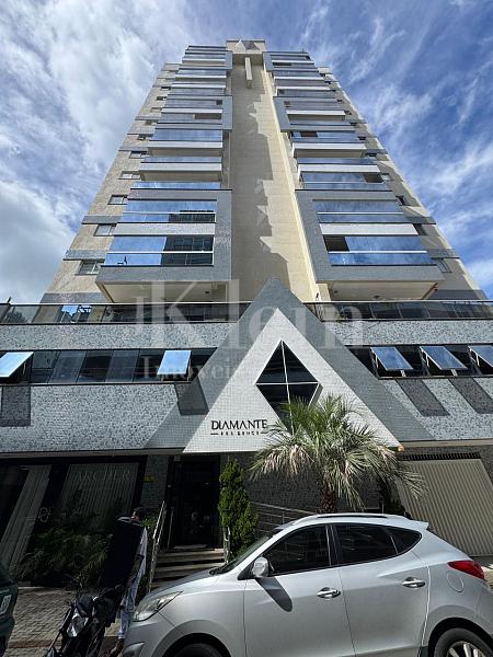 Fachada do Diamante Residence na Meia Praia em Itapema