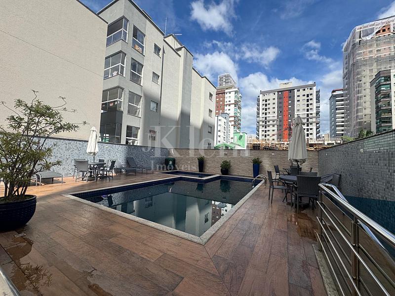 Piscina do Diamante Residence na Meia Praia em Itapema