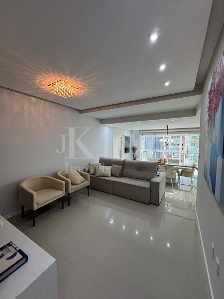 Living do apartamento do Diamante Residence na Meia Praia em Itapema