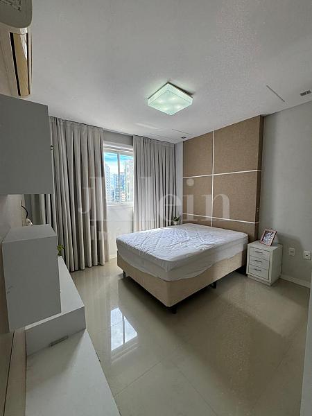 Su�te do apartamento do Diamante Residence na Meia Praia em Itapema