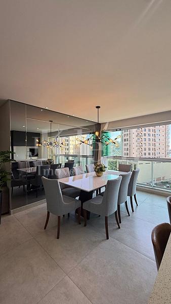 Sala de jantar do apartamento do Paradiso Residence no Centro em Itapema