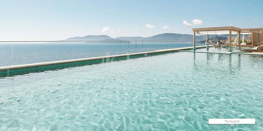 Piscina do Acquamarine Palace Residence em Porto Belo