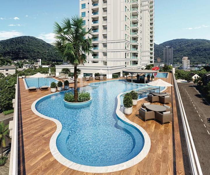 Piscina do New Village Home Club no Centro em Itapema
