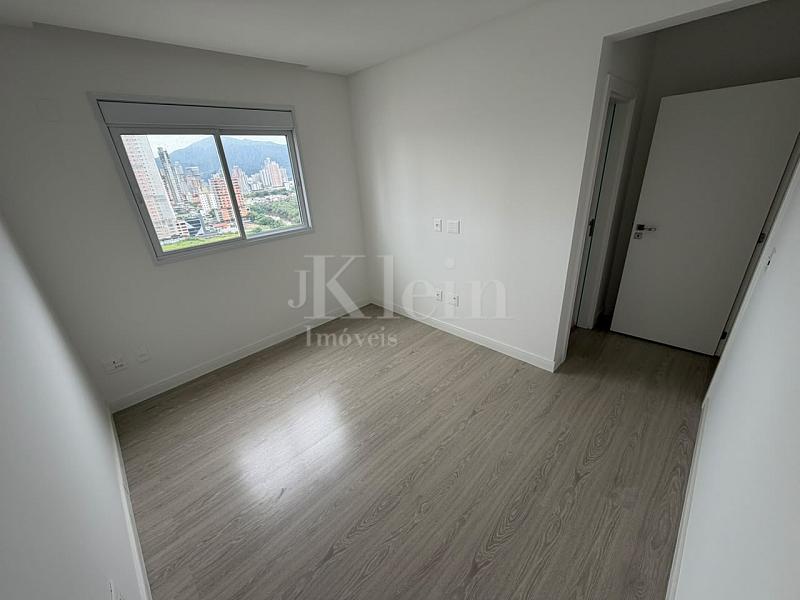 Apartamento pronto � venda em Itapema - Meia Praia 43