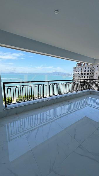 Sacada do apartamento do Magnolia da Dallo no Centro em Itapema