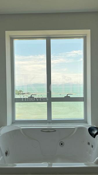 Vista mar da banheira do apartamento do Magnolia da Dallo no Centro em Itapema