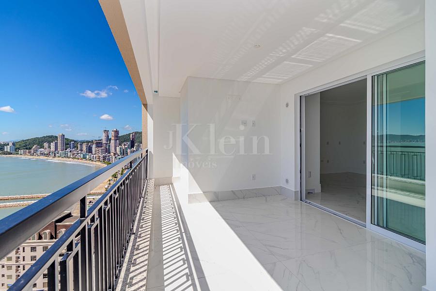 Sacada do apartamento do Magnolia da Dallo no Centro em Itapema