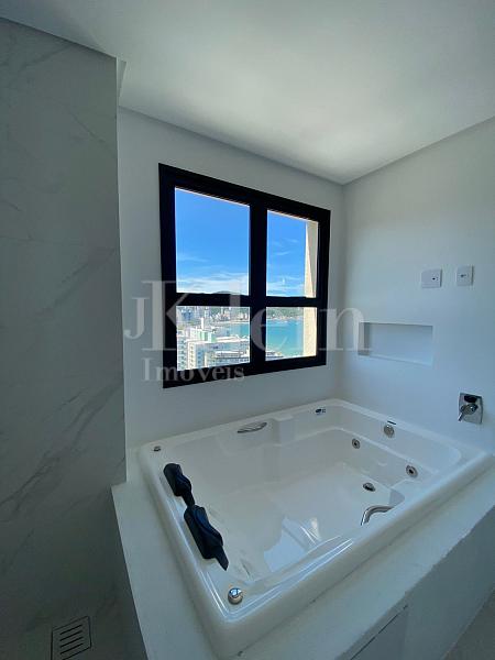 Apartamento com hidromassagem no St Clair em Itapema