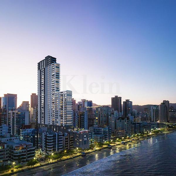 Fachada do CNA Latitude Residences na Meia Praia em Itapema