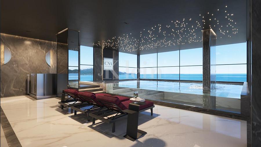 Piscina interna do CNA Latitude Residences na Meia Praia em Itapema