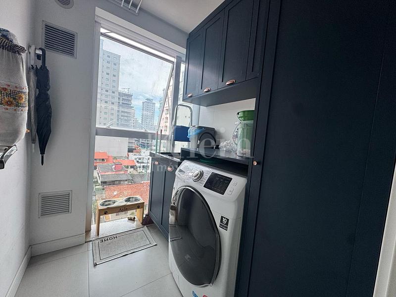 �rea de servi�o do apartamento � venda no Villarrica Residencial na Meia Praia em Itapema