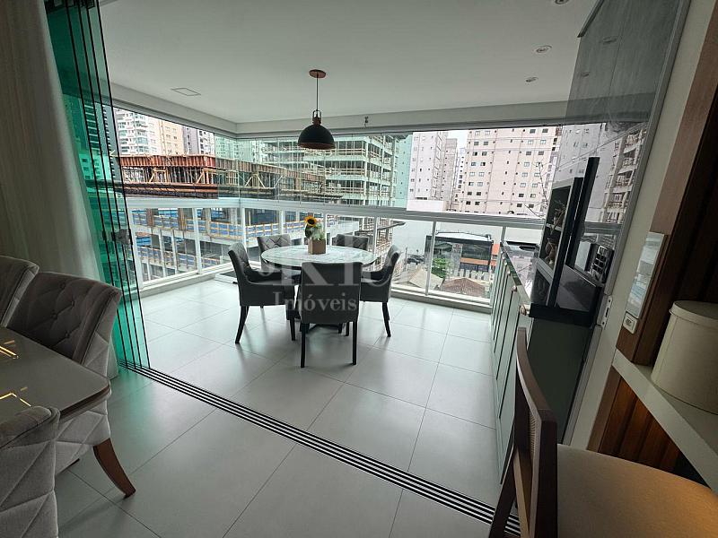 Sacada do apartamento � venda no Villarrica Residencial na Meia Praia em Itapema