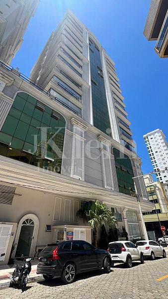 Fachada do Magnifique Imperiale na Meia Praia em Itapema