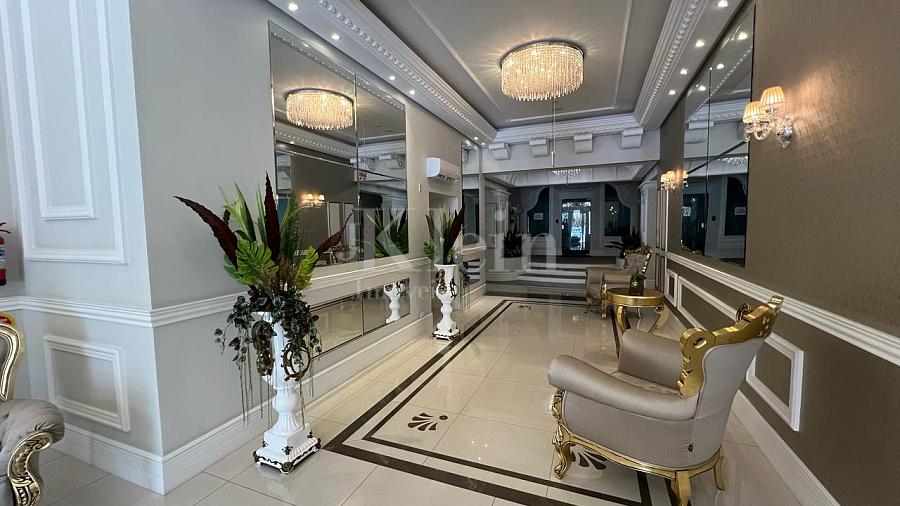 Hall de entrada do Magnifique Imperiale na Meia Praia em Itapema