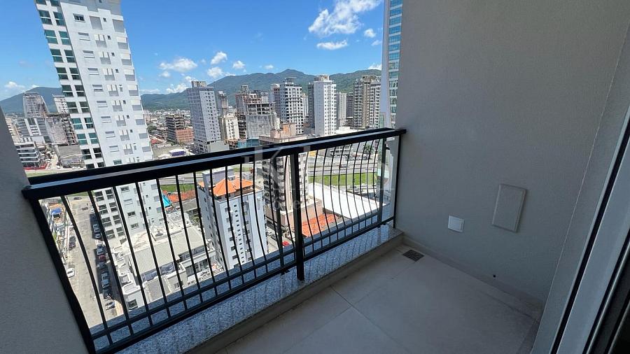Sacada da su�te do apartamento do Magnifique Imperiale na Meia Praia em Itapema