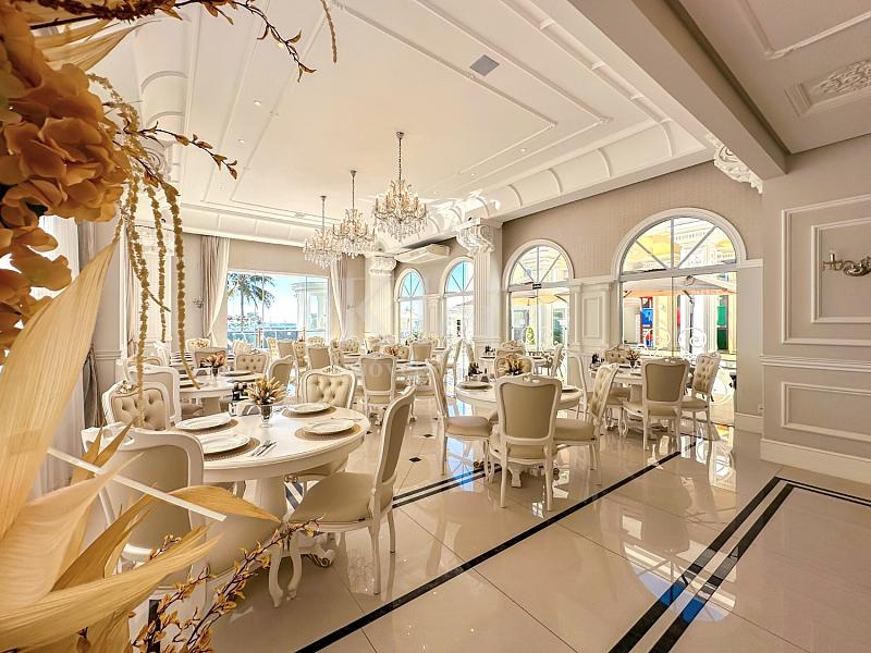 Sal�o de festas do Magnifique Imperiale na Meia Praia em Itapema