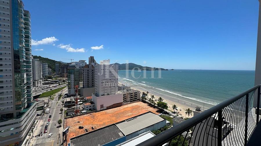 Vista mar do apartamento � venda no Magnifique Imperiale na Meia Praia em Itapema