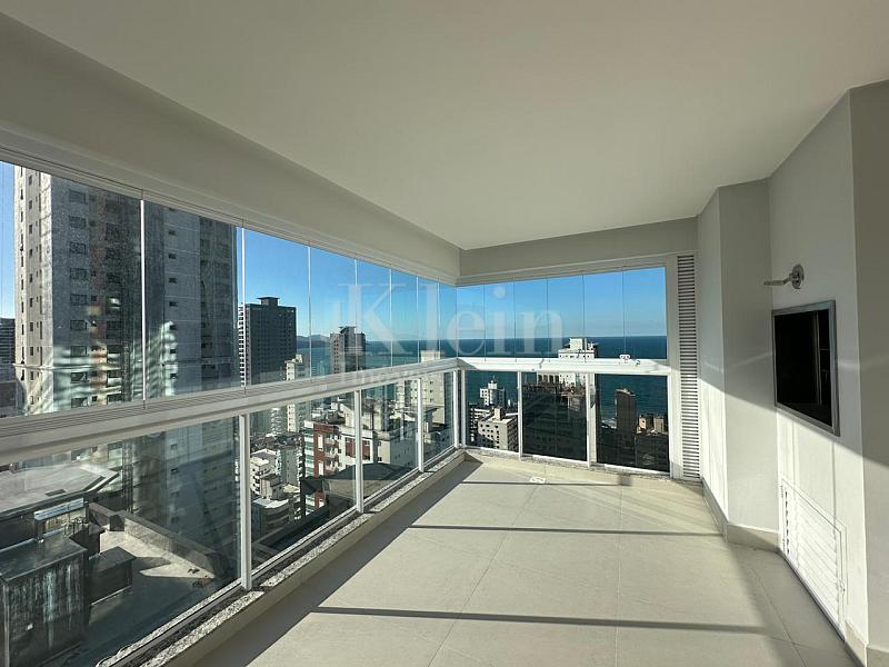 Sacada com churrasqueira do apartamento � venda no Edif�cio EL Elyon em Meia Praia Itapema