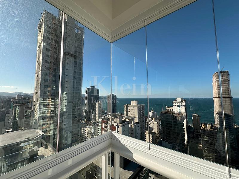 Vista mar do apartamento � venda no Edif�cio EL Elyon em Meia Praia Itapema