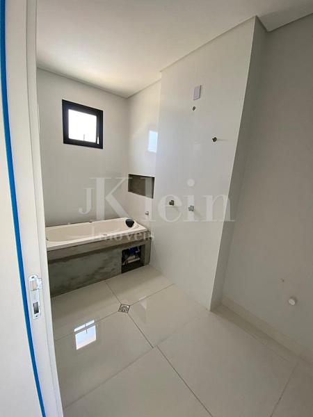 Banheiro su�te m�ster do Paramount Tower em Itapema