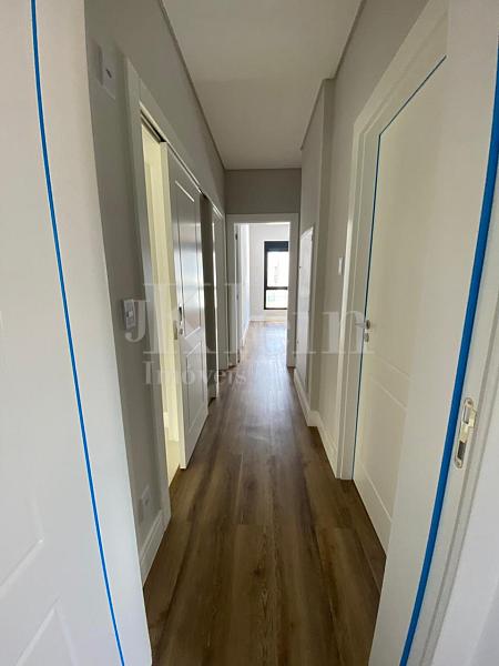 Corredor do apartamento do Paramount Tower em Itapema