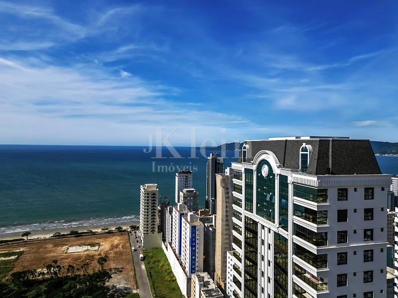 Fachada vista a�rea do Paramount Tower em Itapema