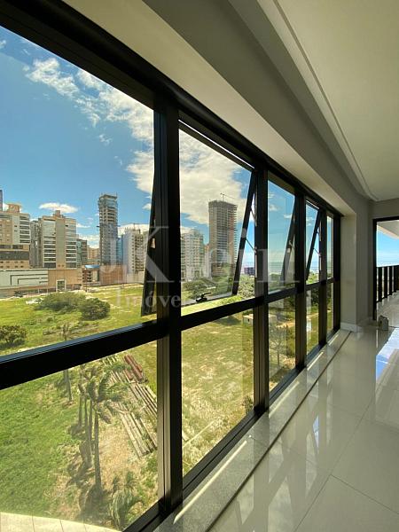 Living do apartamento do Paramount Tower em Itapema