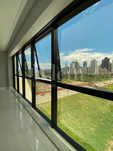 Living do apartamento do Paramount Tower em Itapema