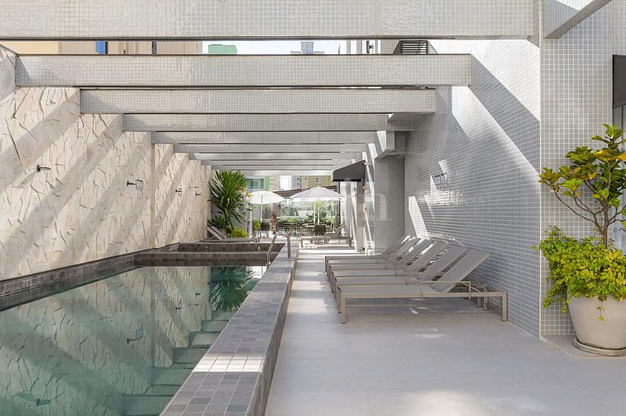 Piscina do Edif�cio Villa Aurora Residence apartamentos � venda em Meia Praia Itapema