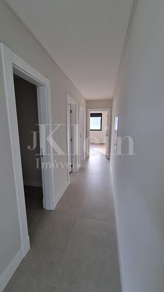 Corredor do apartamento do Brooklyn Tower na Meia Praia em Itapema